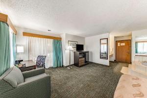 Kuchyň nebo kuchyňský kout v ubytování Quality Inn Allen - Plano East