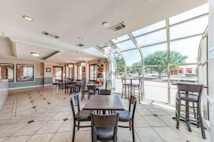 Restaurace v ubytování Quality Inn Allen - Plano East