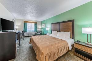 Postel nebo postele na pokoji v ubytování Quality Inn Allen - Plano East