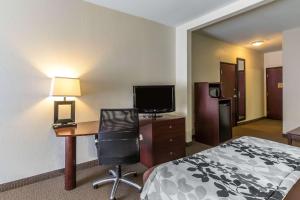 Televisor o centre d'entreteniment de Sleep Inn & Suites Bush Intercontinental - IAH East