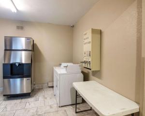 Photo de la galerie de l'établissement Days Inn by Wyndham Fort Worth North / Fossil Creek, à Fort Worth