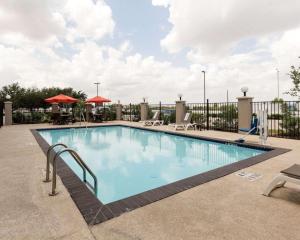 a large swimming pool at a resort with at Comfort Suites near Westchase on Beltway 8 in Houston