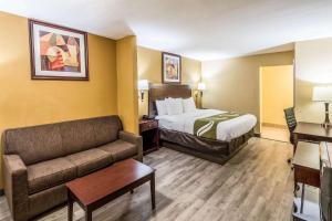 Postel nebo postele na pokoji v ubytování Quality Inn