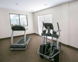 Fitness centrum a/nebo fitness zařízení v ubytování Sleep Inn & Suites Austin North - I-35