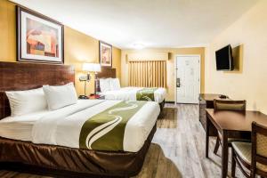Postel nebo postele na pokoji v ubytování Quality Inn