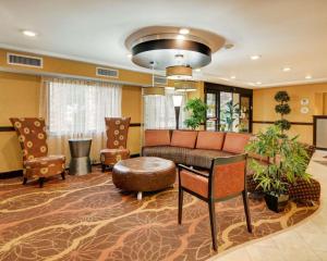 a lobby with a couch and a table and chairs at Comfort Inn Grapevine Near DFW Airport in Grapevine