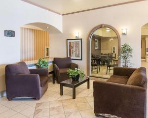 Posezení v ubytování Comfort Inn I-20 Midland Stanton