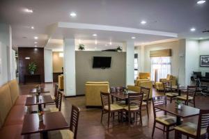 Restoranas ar kita vieta pavalgyti apgyvendinimo įstaigoje Sleep Inn & Suites Center