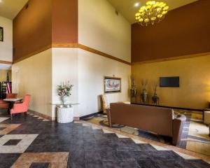 a lobby with a waiting room with a couch and a table at Comfort Inn & Suites Burnet in Burnet