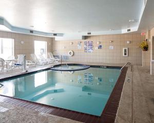 Bazén v ubytování Comfort Inn I-20 Midland Stanton nebo v jeho okolí