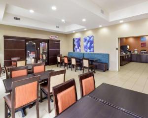 Restaurace v ubytování Comfort Suites Cotulla near I-35