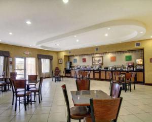 a dining room with tables and chairs in a restaurant at Comfort Inn & Suites in Alvarado