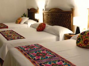 Un pat sau paturi într-o cameră la Hotel Real Colonial