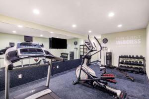 Fitness centrum a/nebo fitness zařízení v ubytování Quality Inn & Suites Plano East - Richardson