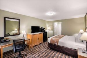 Postel nebo postele na pokoji v ubytování Quality Inn & Suites Plano East - Richardson