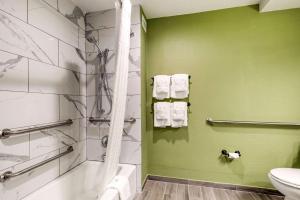 Koupelna v ubytování Quality Inn & Suites Plano East - Richardson