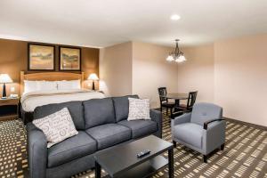 Posezení v ubytování Quality Inn & Suites Plano East - Richardson