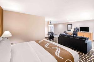 Postel nebo postele na pokoji v ubytování Quality Inn & Suites Plano East - Richardson