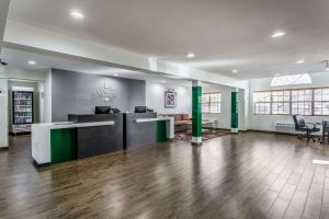 Kuchyň nebo kuchyňský kout v ubytování Quality Inn & Suites West El Paso I-10