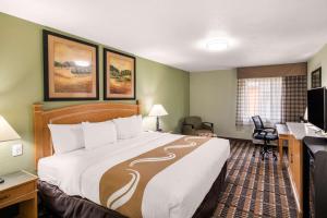 Postel nebo postele na pokoji v ubytování Quality Inn & Suites Plano East - Richardson + 37 fotografií