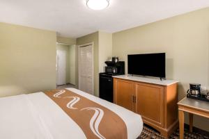 Postel nebo postele na pokoji v ubytování Quality Inn & Suites Plano East - Richardson