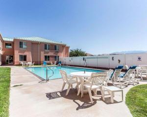 A piscina em ou perto de Quality Inn Moab Slickrock Area