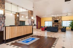 Lobbyn eller receptionsområdet på Rodeway Inn & Suites