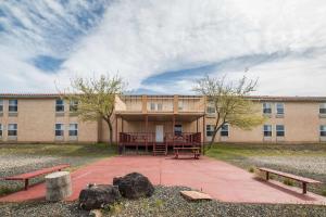 a building with two benches in front of it at Quality Inn Zion Park Area in Hurricane