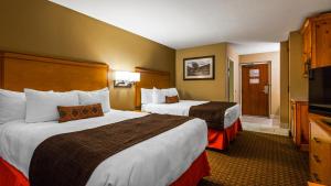Postel nebo postele na pokoji v ubytování Best Western Plus Olympic Inn