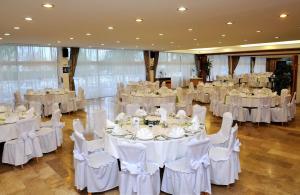 Reštaurácia alebo iné gastronomické zariadenie v ubytovaní Danubius Hotel Annabella + 37 fotografií