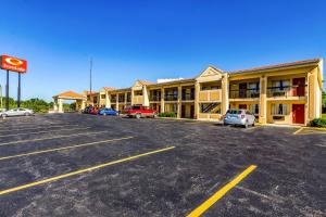 a parking lot in front of a hotel at Econo Lodge Christiansburg-Blacksburg I-81 in Christiansburg