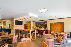 A seating area at Comfort Inn Woodstock Shenandoah