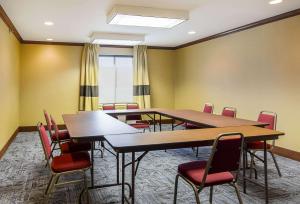 a conference room with wooden tables and chairs at Comfort Inn Woodstock Shenandoah in Woodstock +31 photos
