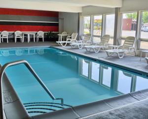 Bazén v ubytování Comfort Inn Ruther Glen near Kings Dominion nebo v jeho okolí + 24 fotografií