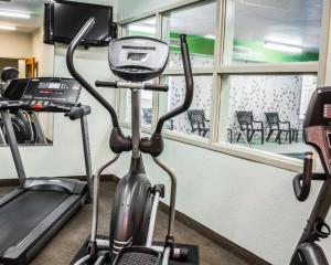 The fitness centre and/or fitness facilities at Sleep Inn & Suites Stony Creek - Petersburg South