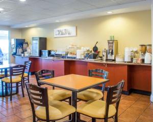 a restaurant with a table and chairs and a counter at Wingate by Wyndham Dublin Near Claytor Lake State Park in Dublin