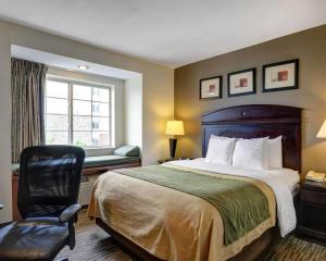 En eller flere senge i et værelse på Comfort Inn & Suites Airport Dulles-Gateway