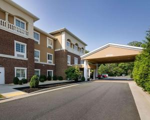 a large apartment building with a road in front of it at Comfort Inn & Suites Orange - Montpelier in Orange