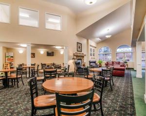 a restaurant with tables and chairs and a fireplace at Align Inn Vermont in Quechee