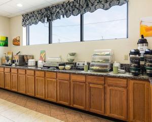 Restoran atau tempat lain untuk makan di Quality Inn Chesapeake