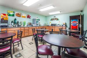 a restaurant with tables and chairs and a counter at FairBridge Inn & Suites Sunnyside in Sunnyside