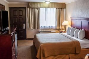 Postel nebo postele na pokoji v ubytování Quality Inn & Suites Fife Seattle