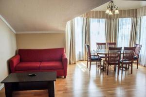 Posezení v ubytování Quality Inn & Suites Fife Seattle
