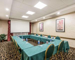 a conference room with a long table and chairs at Comfort Suites Wenatchee Gateway in Wenatchee