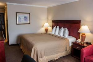 Postel nebo postele na pokoji v ubytování Quality Inn & Suites Fife Seattle