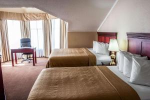 Postel nebo postele na pokoji v ubytování Quality Inn & Suites Fife Seattle