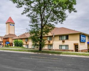 Zdjęcie z galerii obiektu Rodeway Inn & Suites Madison Airport w mieście Madison