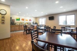 Restaurant o iba pang lugar na makakainan sa Quality Inn & Suites Sun Prairie Madison East