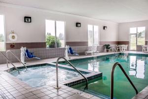 a large swimming pool in a hotel room at Rodeway Inn Abbotsford in Abbotsford