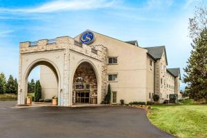 a building with an arch in front of it at Comfort Suites at Par 4 Resort in Waupaca